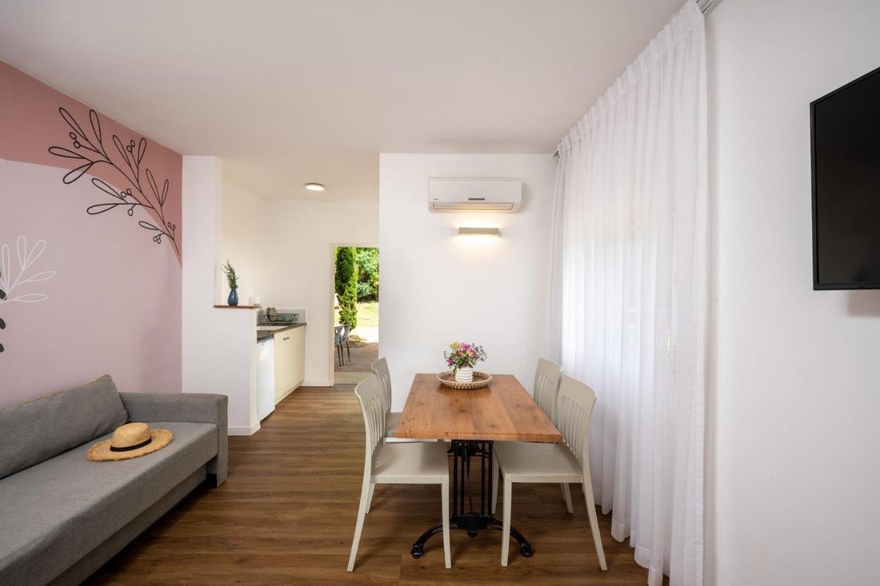 Travel Hotel Eilon Elon ภายนอก รูปภาพ