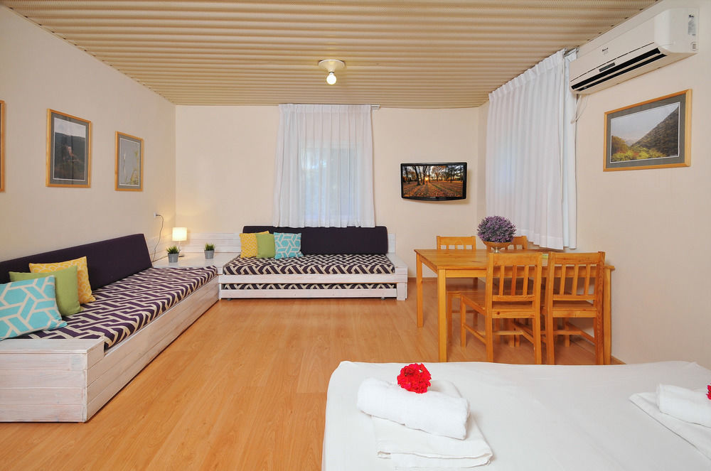 Travel Hotel Eilon Elon ภายนอก รูปภาพ